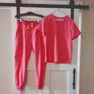 Figs Brand Women's Scrub Set